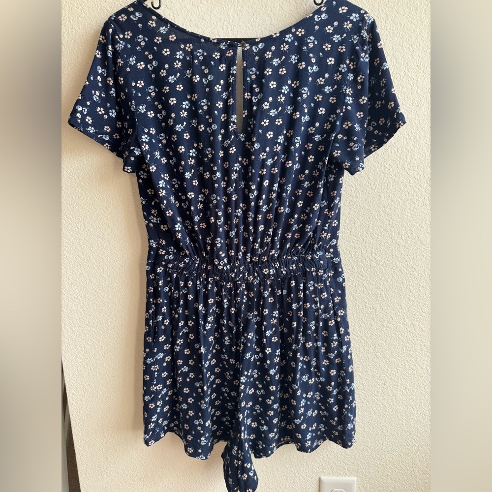 HOLLISTER FLORAL ROMPER - Picture 2 of 4